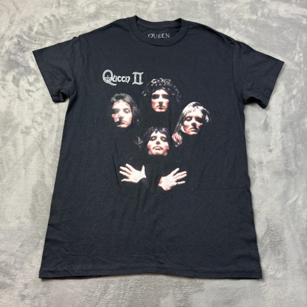 Queen II Shirt Mens‎ Small Black 2025 Band Rock Concert Tour Album Tracklist Tee